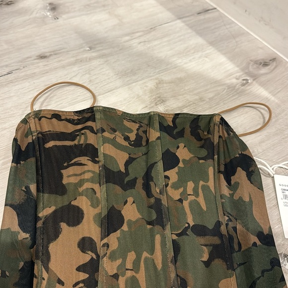 Good American Leaf CAMO001 NWT Printed Mesh Corset Bodysuit with snaps. - Picture 6 of 15
